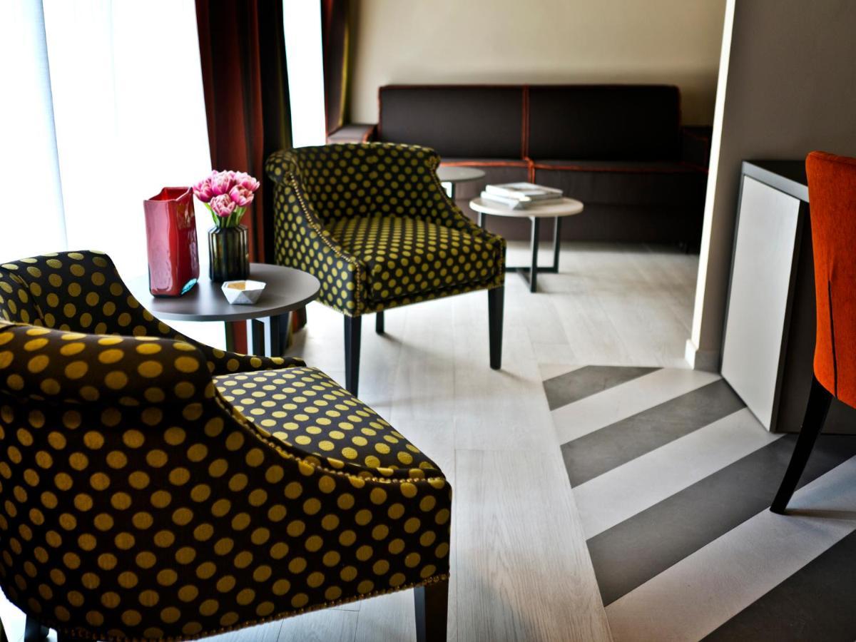 Hotel Fifty House Cellini Milán Exterior foto A suite at the hotel