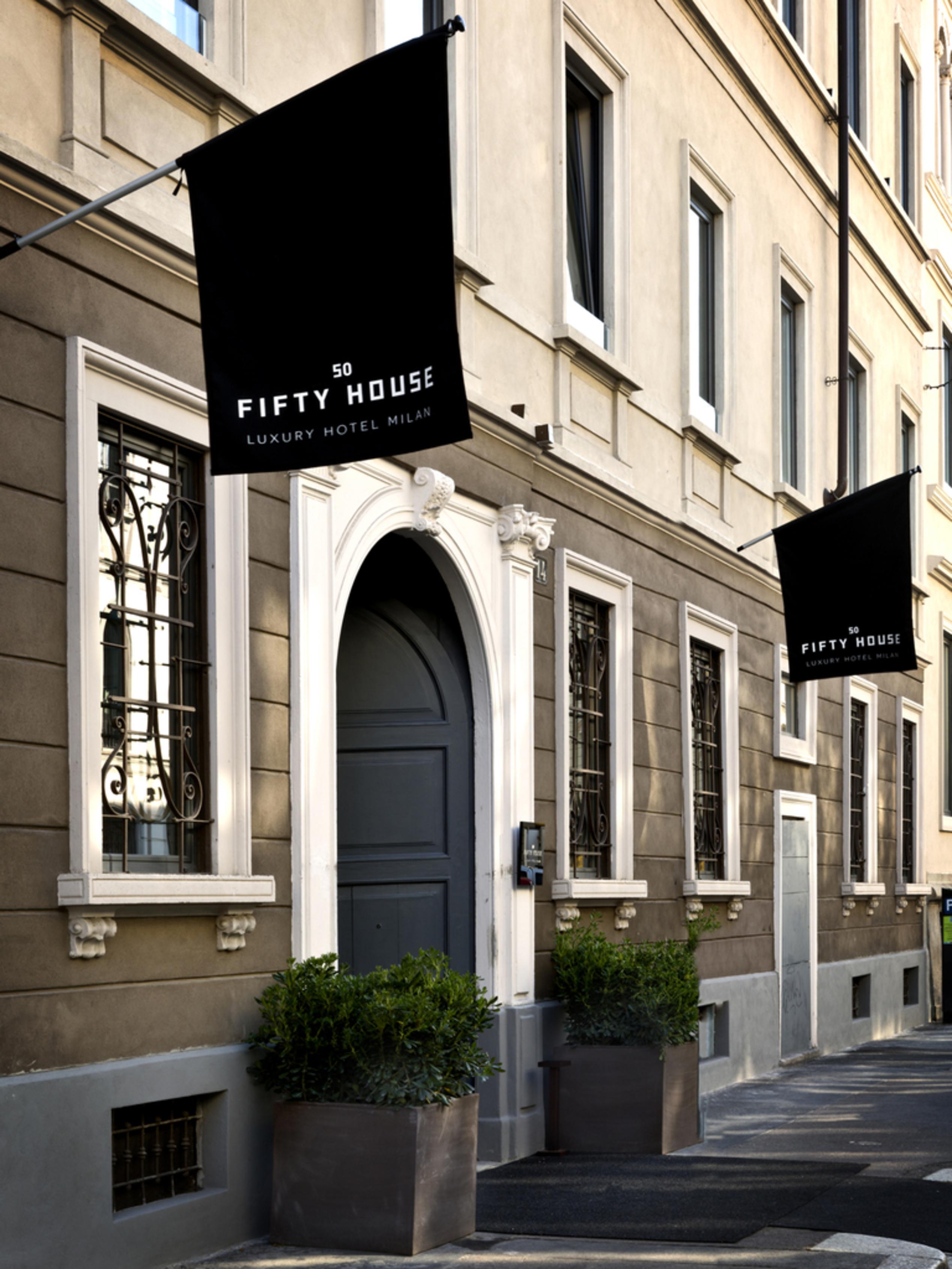 Hotel Fifty House Cellini Milán Exterior foto 50 House Milan